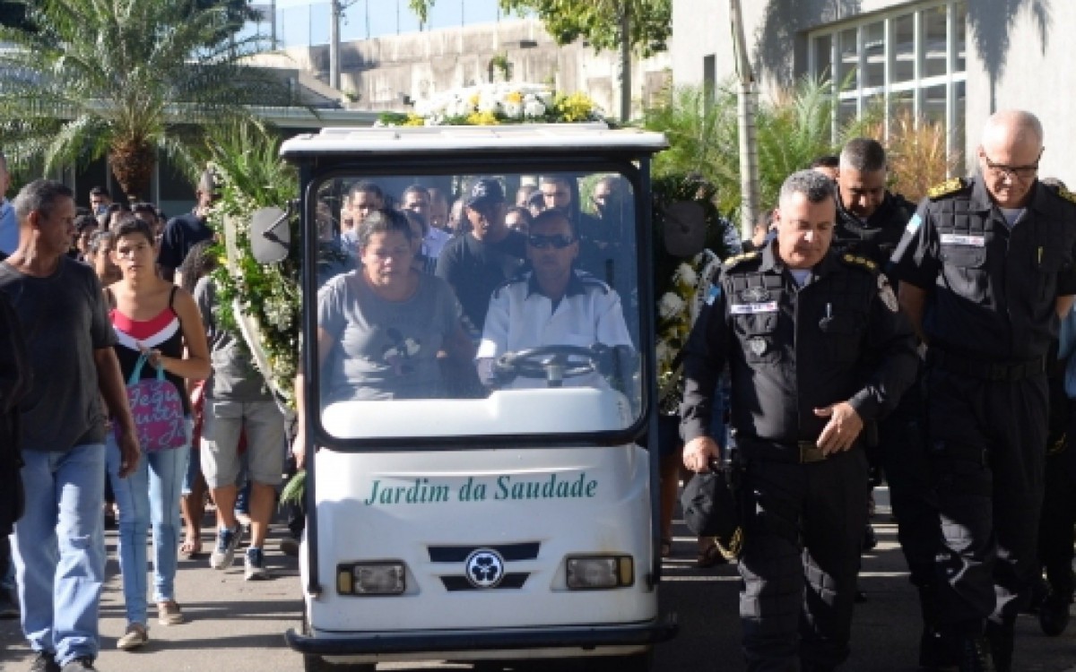 A cerimônia reuniu cerca de 200 pessoas, entre parentes e amigos do sargento - Sandro Vox