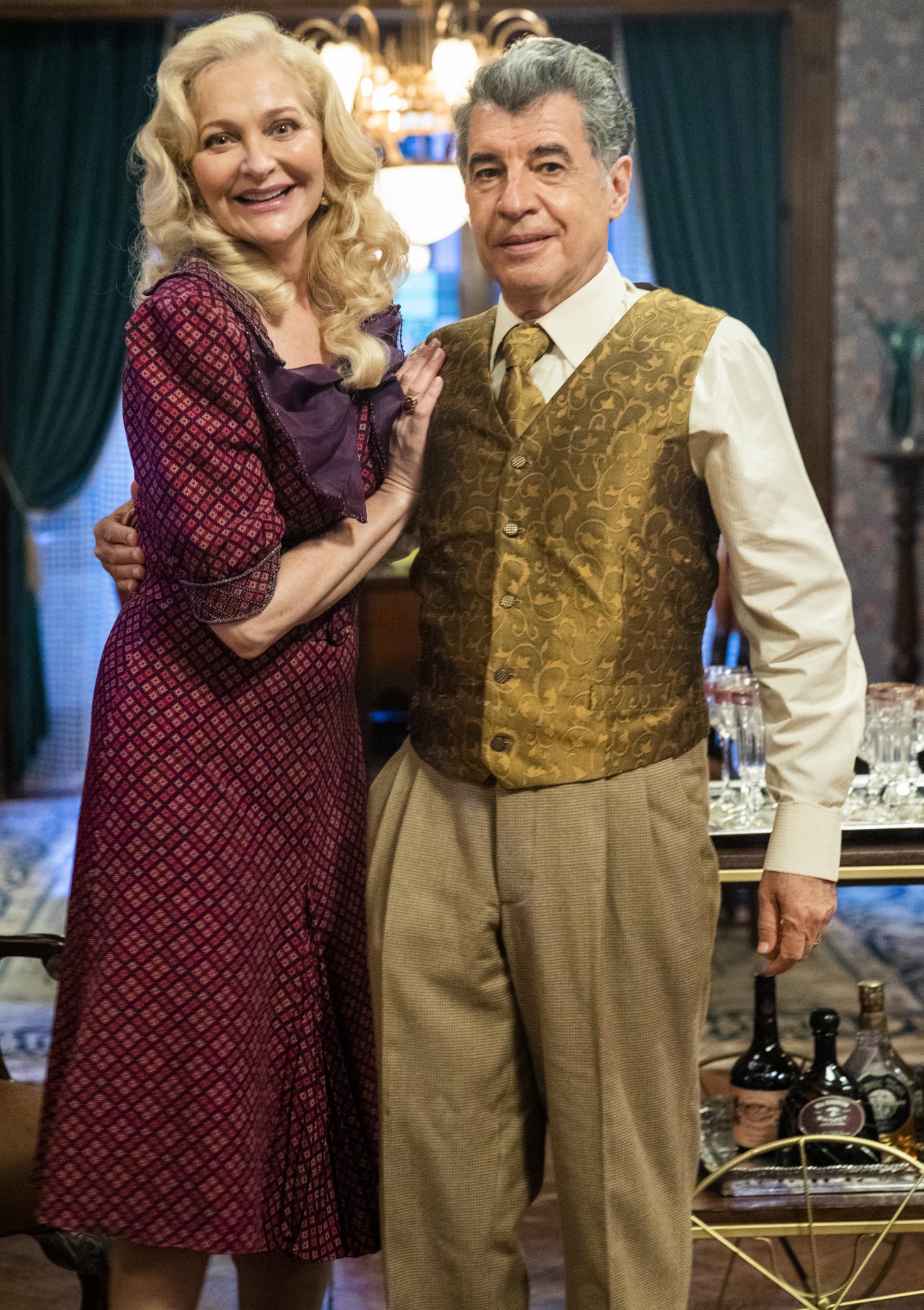 Julinha (Alexandra Richter) e Constantino (Paulo Betti) - Globo / João Miguel Júnior