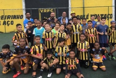 Escolinha do Volta Redonda celebra parceria em Belford Roxo