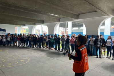 Defesa Civil de Caxias orienta alunos e professores para casos de emergência