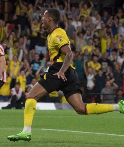 João Pedro comemora o gol que deu a vitória ao Watford na estreia da Championship