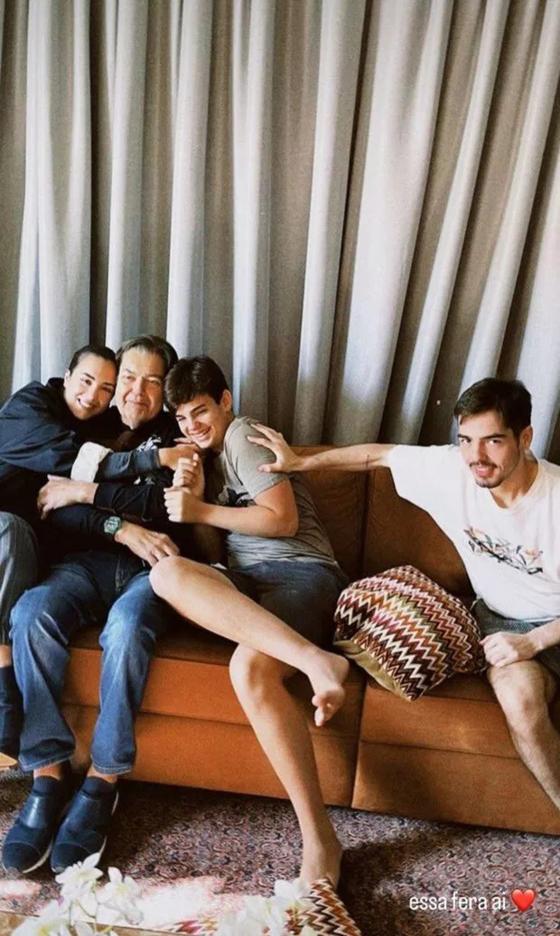 No Dia dos Pais, Faustão aparece em foto rara com os filhos - Reprodução / Instagram