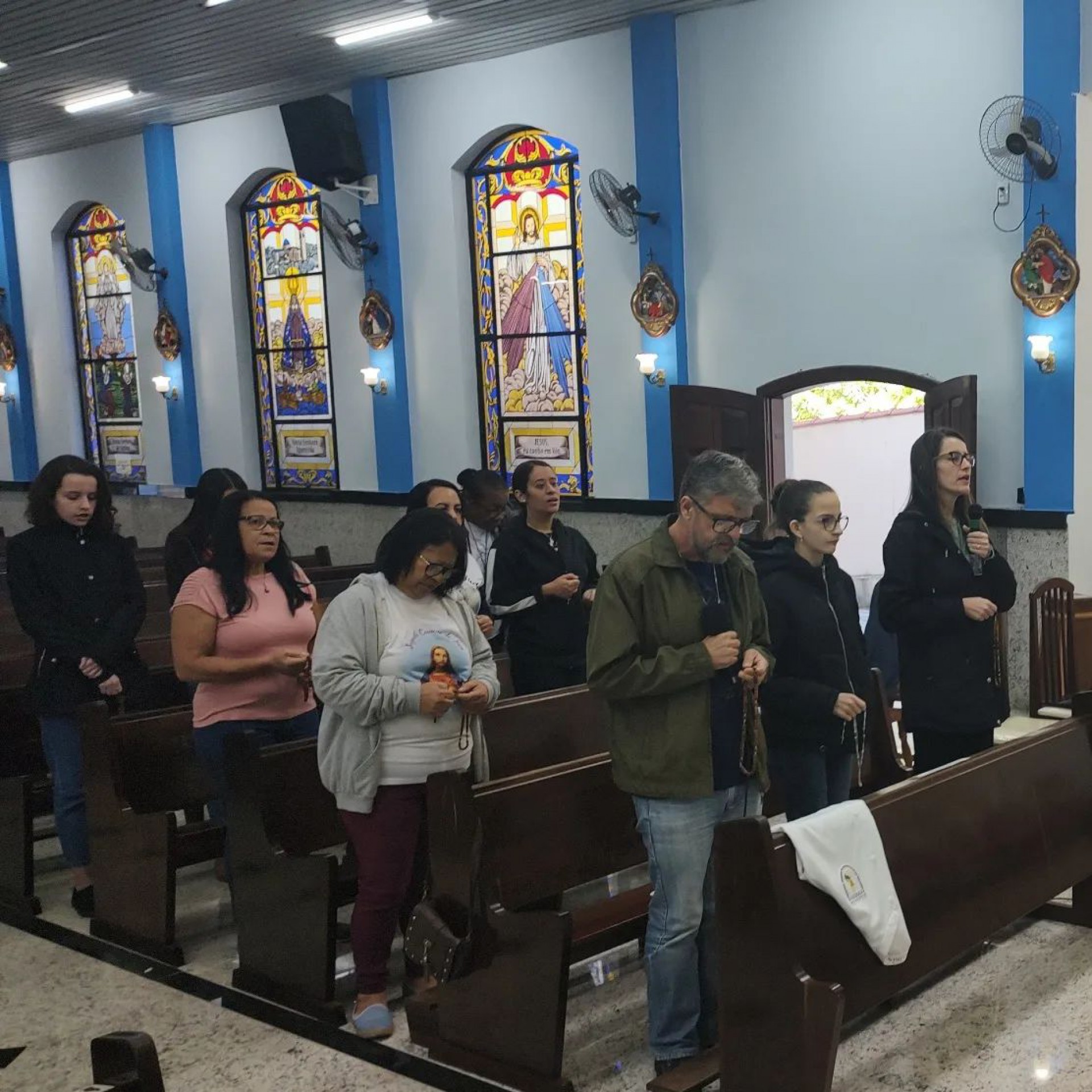 Fi&eacute;is chegam cedo para celebrar o dia da padroeira