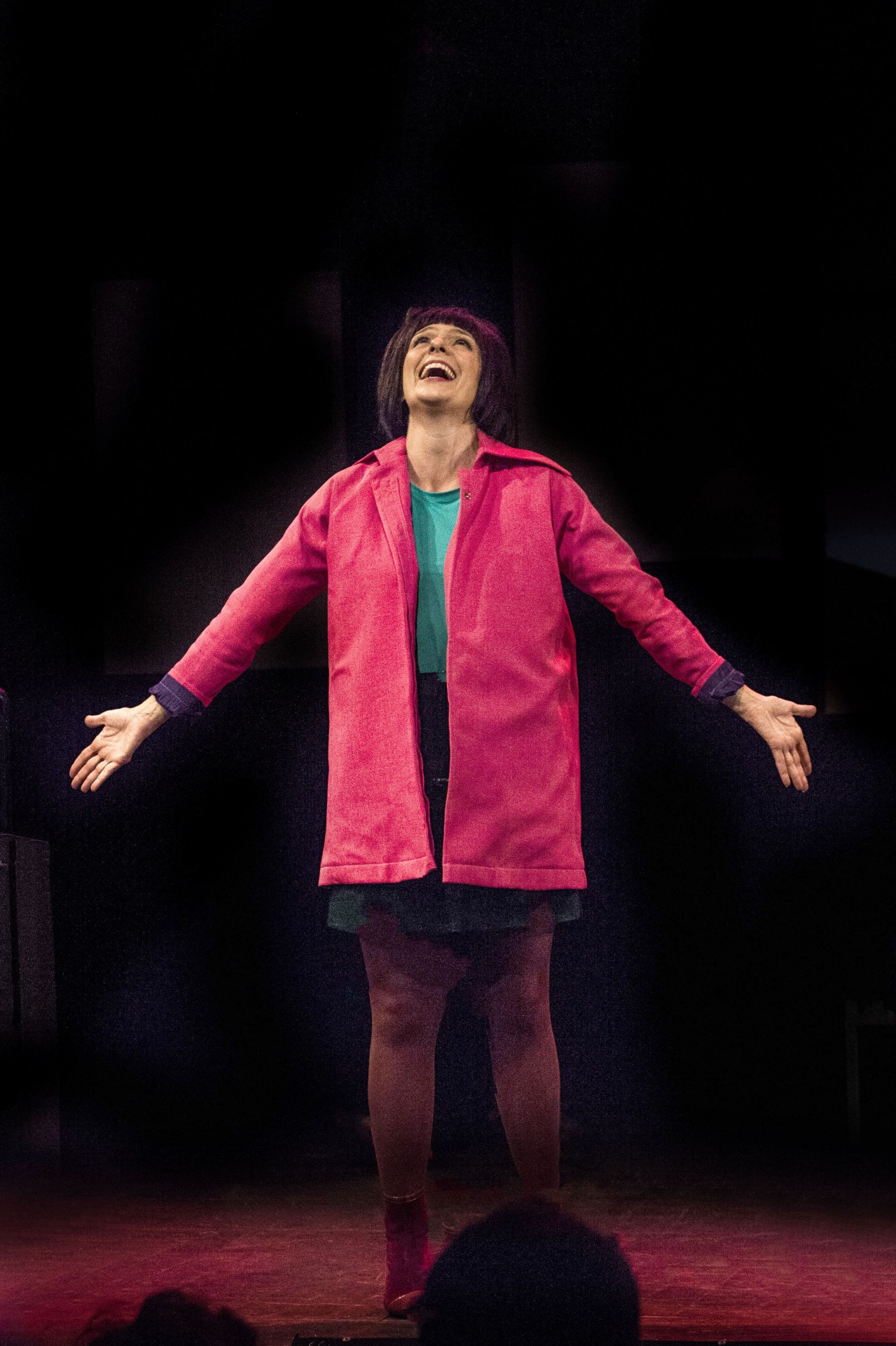 Georgiana Góes em cena de 'Simples Assim', que encerra temporada no Rio neste fim de semana - Divulgação / Victor Hugo Cecatto