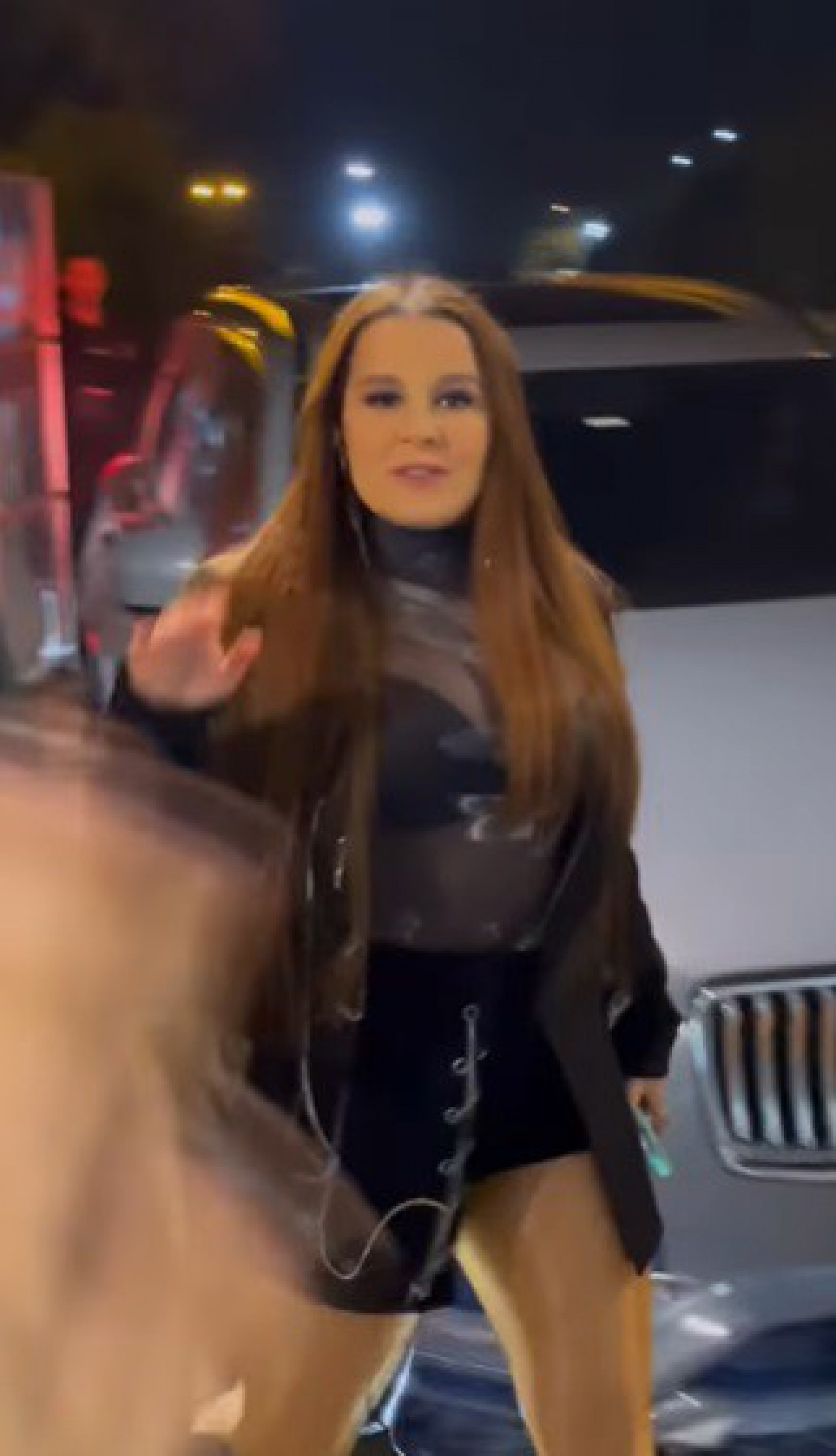 Maiara se desequilibra e quase leva um tombo - Reprodução de vídeo