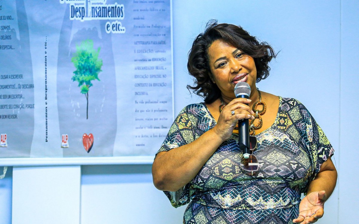 A secret&aacute;ria especial de Assuntos Pedag&oacute;gicos, Ros&acirc;ngela Garcia, destacou a participa&ccedil;&atilde;o dos professores nos debates