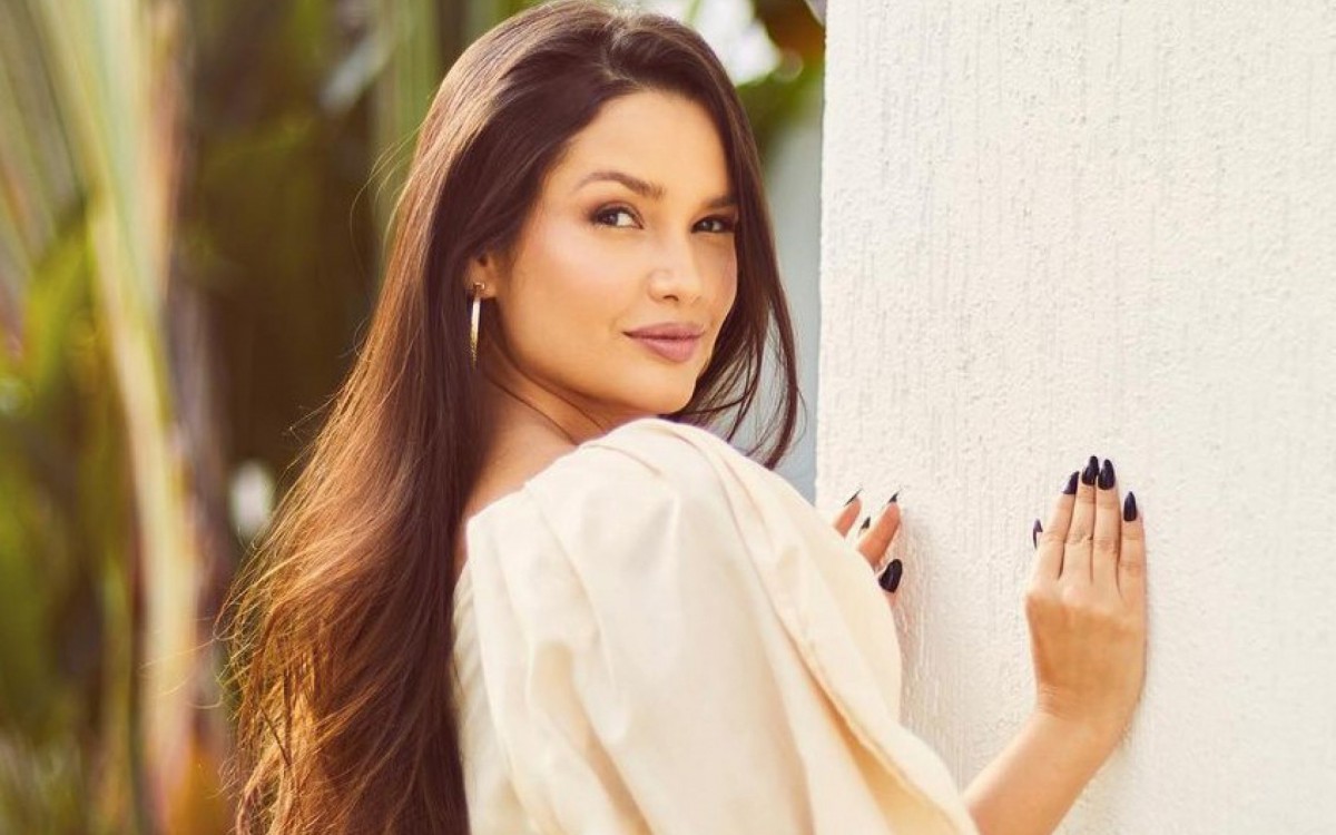 Juliette mostrou separação de roupas para doação  - Reprodução