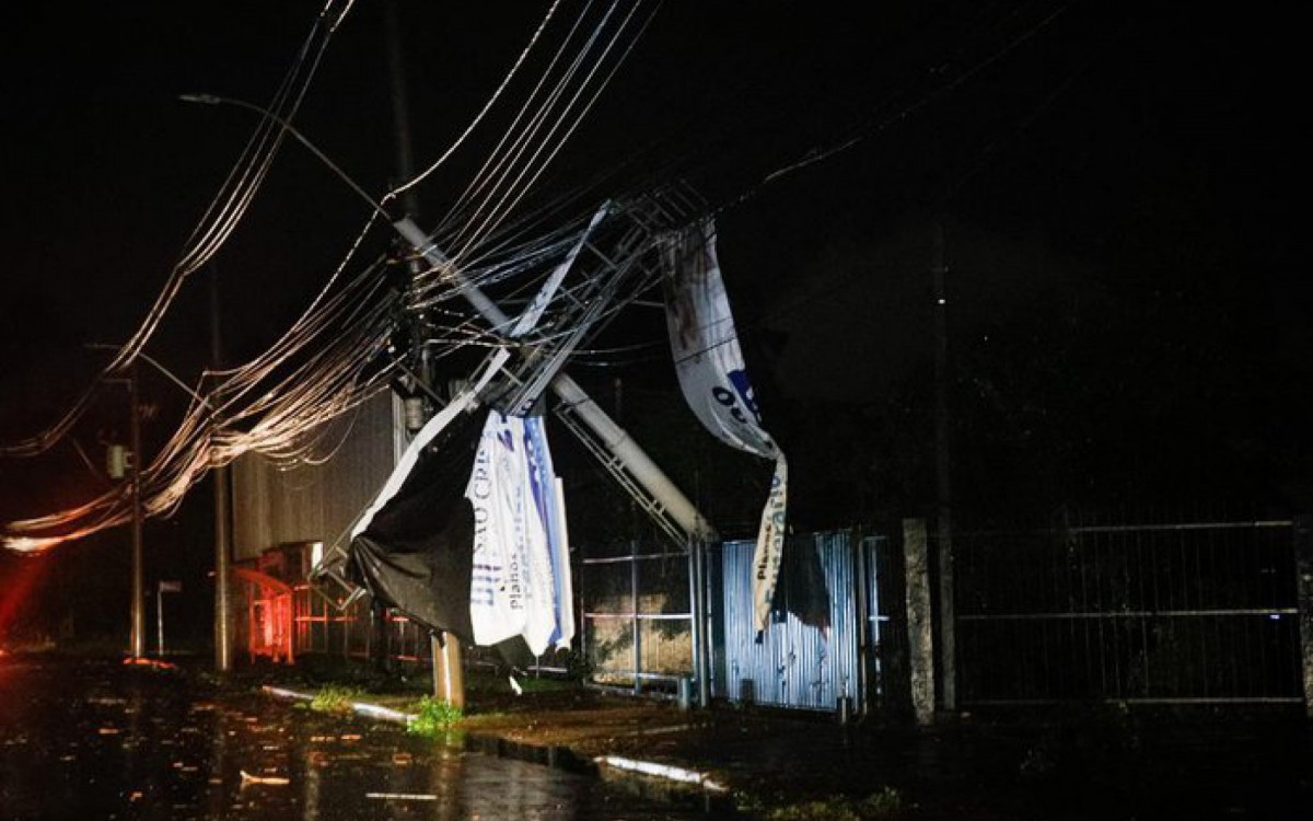 Canoas teve registro de diversos estragos causados pelo temporal