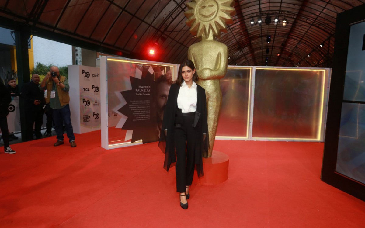 Julia Dalavia no Festival de Cinema de Gramado