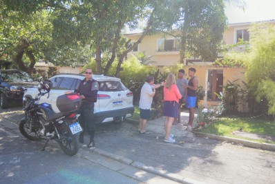 'O avião ia bater de frente com a casa', diz testemunha de acidente com ultraleve na Barra 