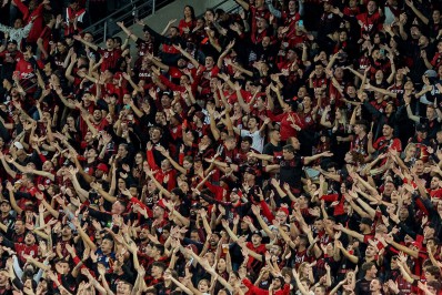 Torcedores do Athletico-PR esgotam ingressos para jogo contra o Flamengo pela Copa do Brasil