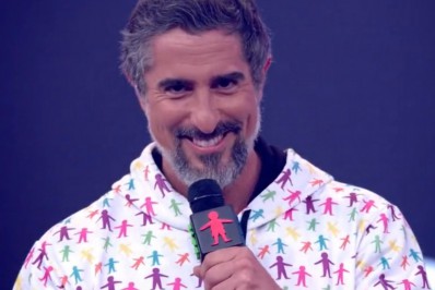 Marcos Mion é surpreendido após dar 'boa noite' para William Bonner