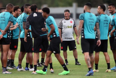 Emílio Faro ganha força no Vasco para terminar a Série B