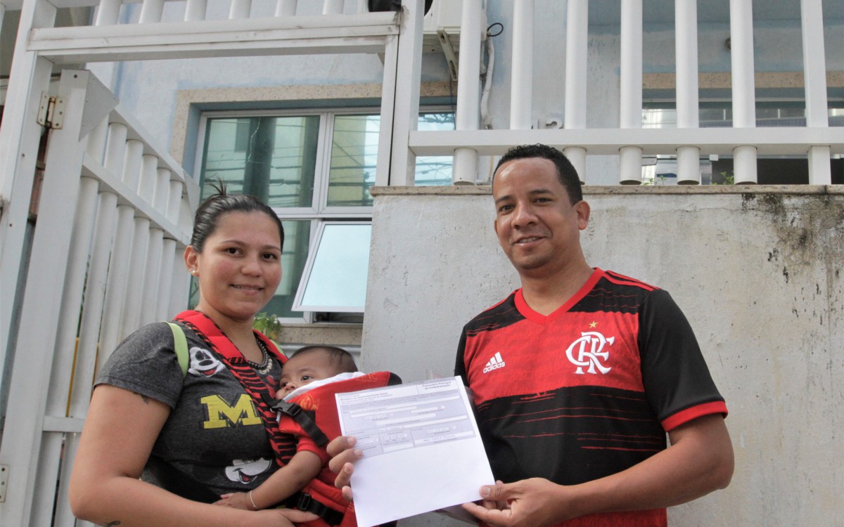 Cras da Tijuca, nesta quarta feira (17), na foto Leonora Soares Ribeiro 30 anos e Marcelo Berto da Silva 40 anos.