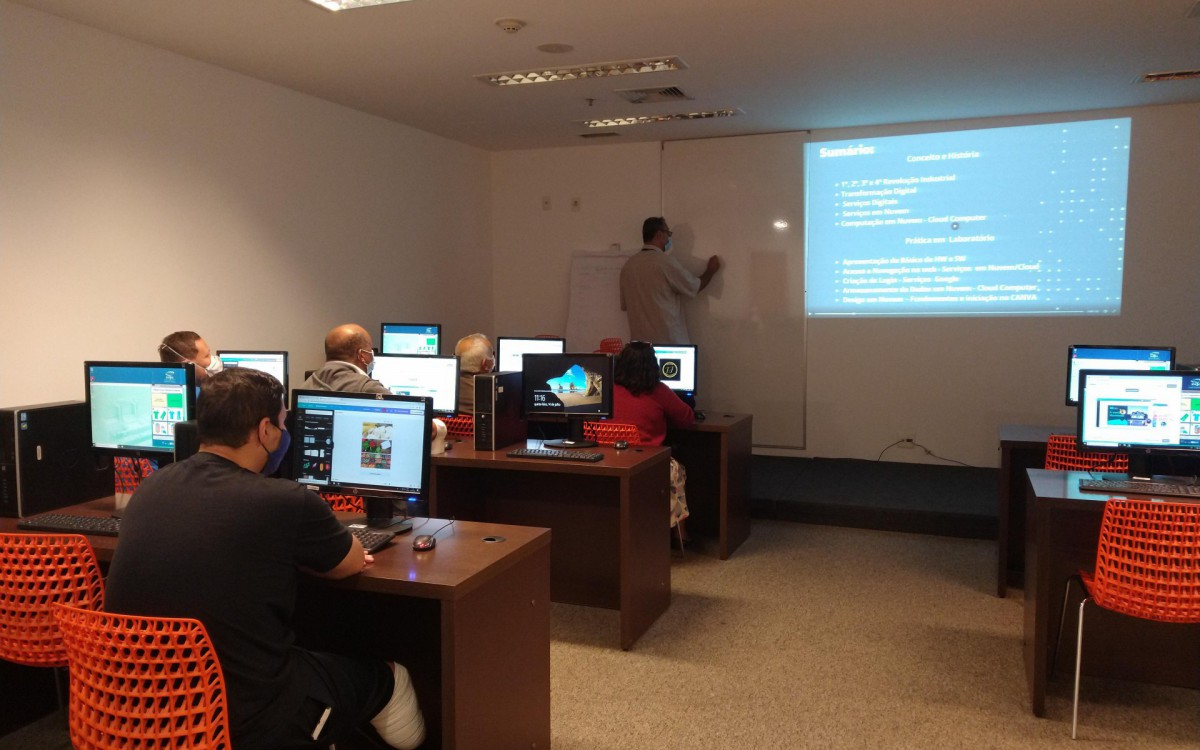 O curso tem aulas teóricas e atividades sobre serviços digitais e armazenamento de dados - Reprodução