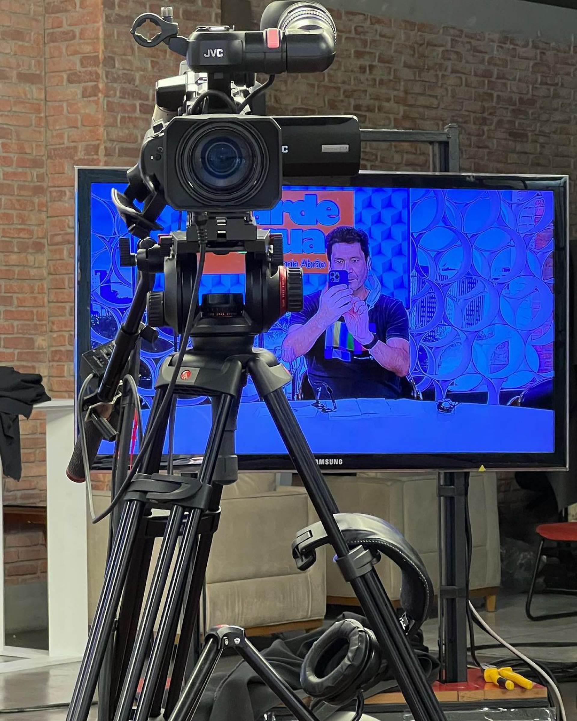 Elias Abrão na retomada das gravações do programa 'A tarde é sua' - Reprodução Internet 