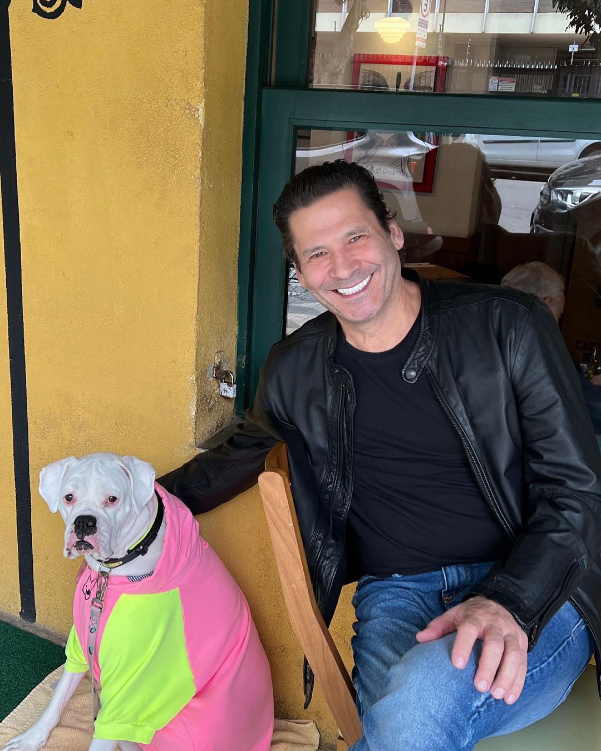 Elias Abrão com seu cachorro - Reprodução Internet 