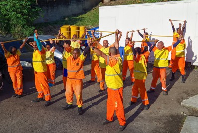 Ginástica laboral da Clin ajuda a evitar lesões nos funcionários