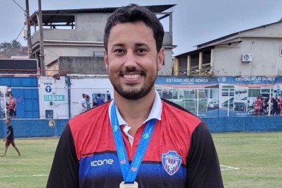 Técnico Diego Brandão renova com a SE Belford Roxo