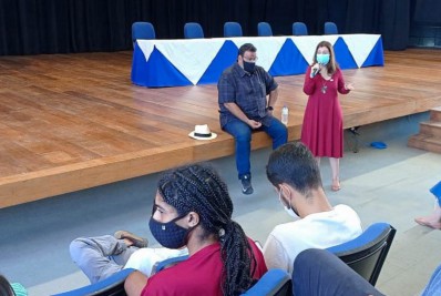 UENF comemora 29 anos e reitor anuncia bolsa de R$ 400 para estudantes que moram longe