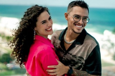 Chega ao fim o namoro de Lívian Aragão e Jota: 'Momentos de vida diferentes'