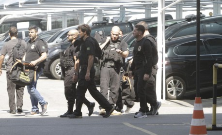 Opera&ccedil;&atilde;o contra o trafico e contrabando internacional, nesta quarta-feira - Foto: Marcos Porto / Ag&ecirc;ncia O Dia