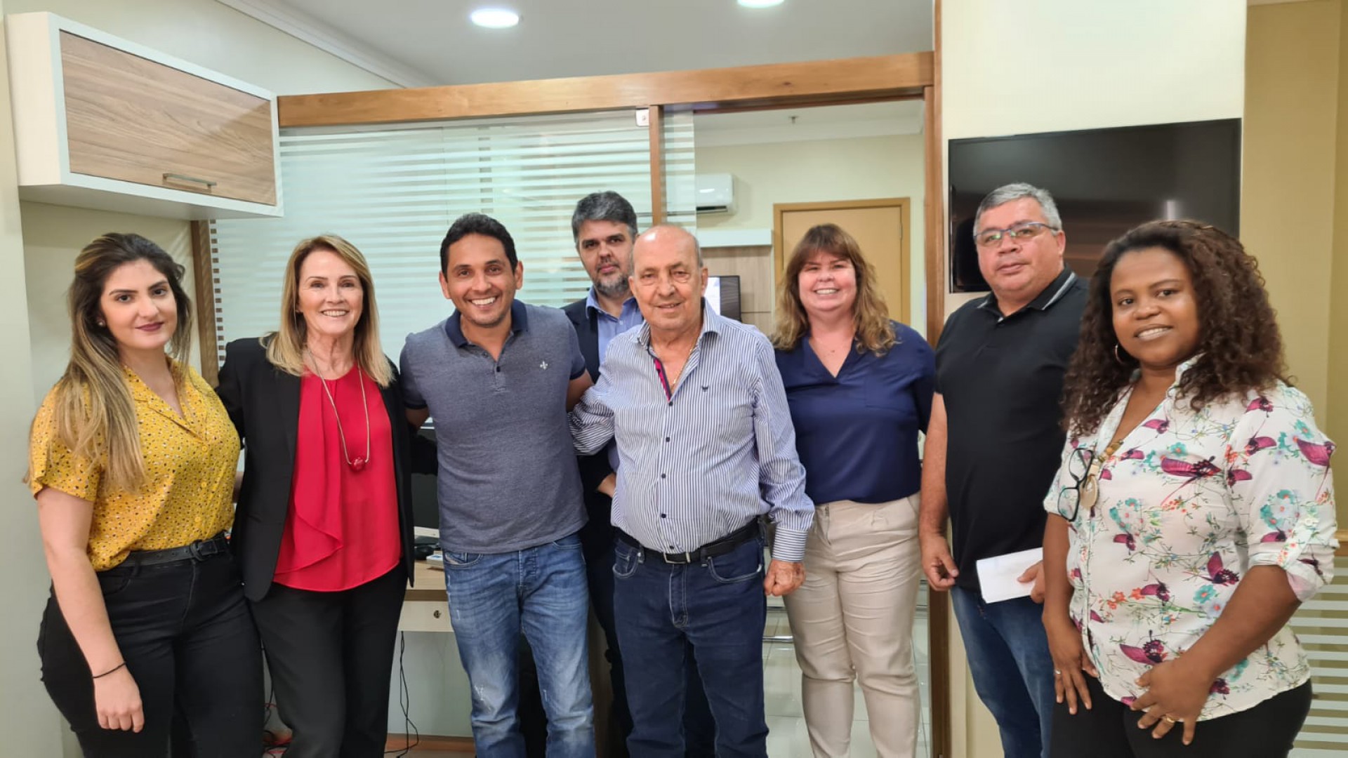 Grupo Cisbaf Samu Nilópolis com prefeito Abraãozinho (3º da esquerda para direita) na prestação de contas do SAMU - Divulgação / PMN