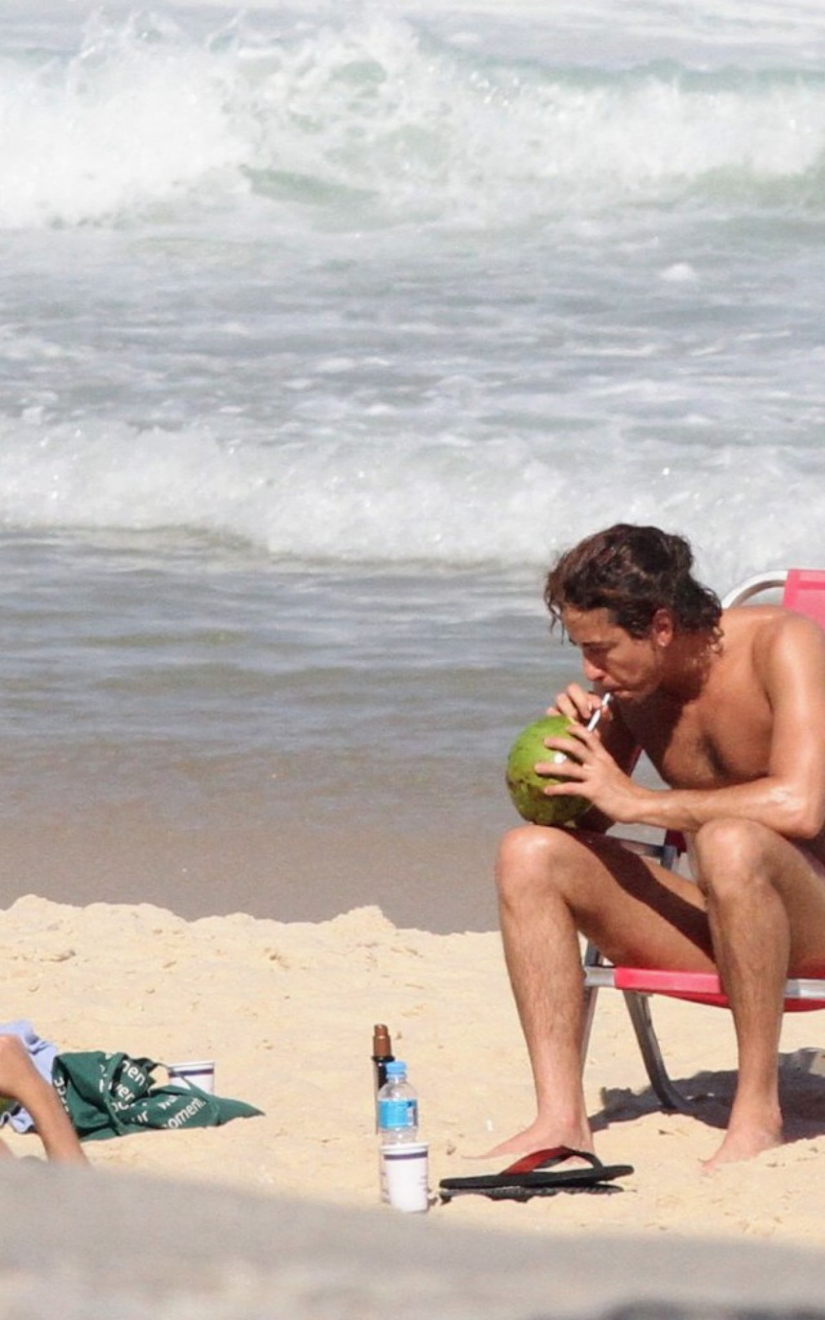 Jesu&iacute;ta Barbosa curte dia de sol em praia do Rio