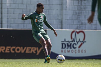 Caio Paulista elogia André e vê semelhança com jogador do Flamengo: 'Muito parecidos'