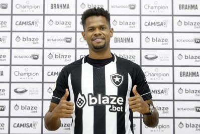 Júnior Santos é apresentado pelo Botafogo e relembra início de carreira: 'Cheguei a desistir'