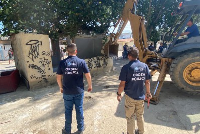 Seop realiza demolição de 8 construções irregulares na Zona Oeste