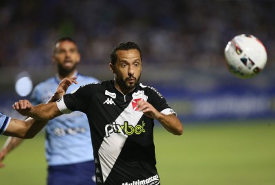 Inofensivo, Vasco é dominado e perde para o CSA