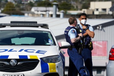 Restos mortais de duas crianças são encontrados em malas leiloadas na Nova Zelândia