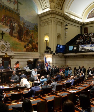 RJ - Vereadores falando durante o julgamento de Gabriel Monteiro na Câmara dos vereadores, no Centro do Rio de Janeiro, nesta quinta (18). - Sandro Vox/Agência O Dia