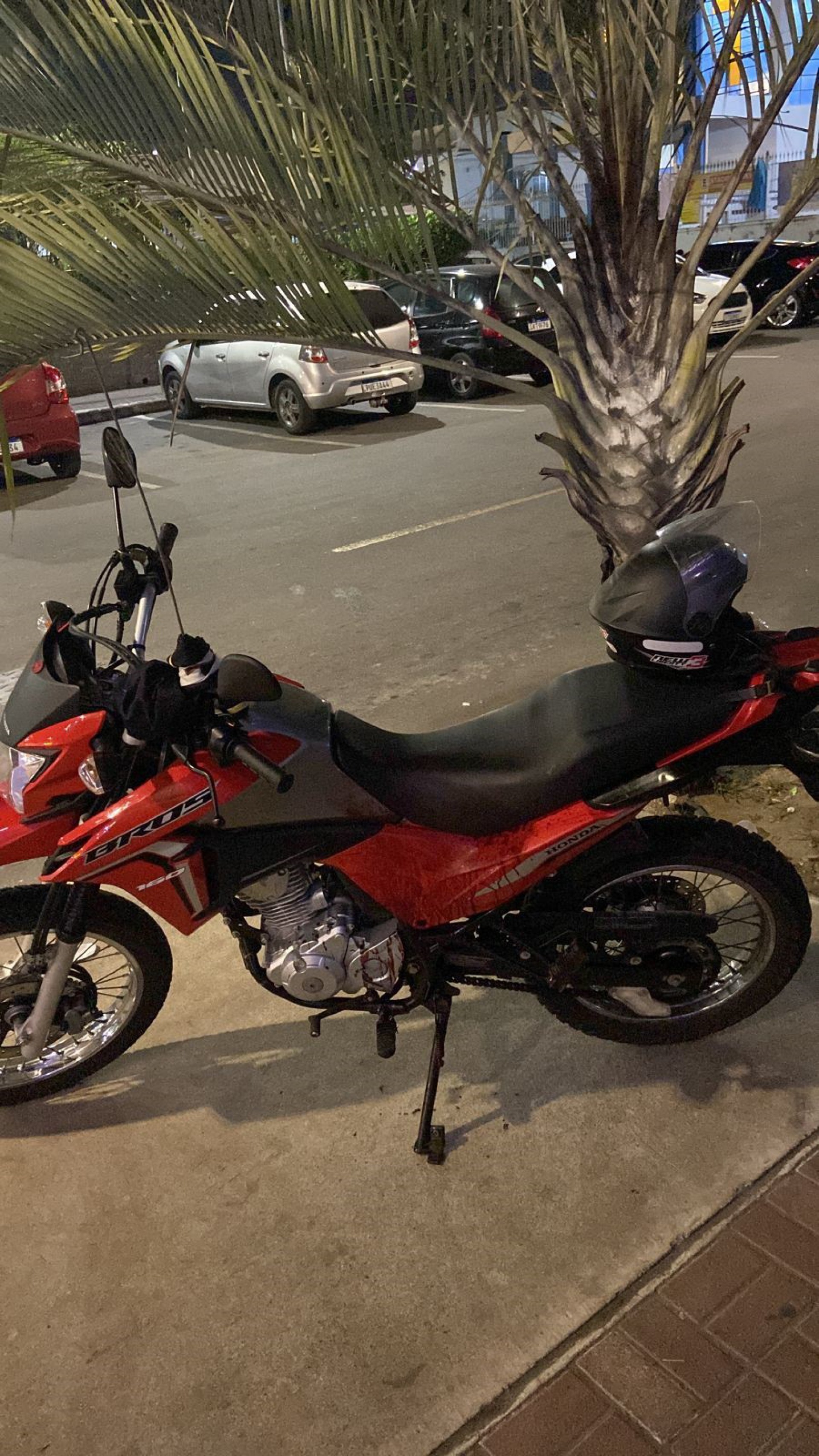 Policiais apreenderam uma motocicleta usada pelo acusado