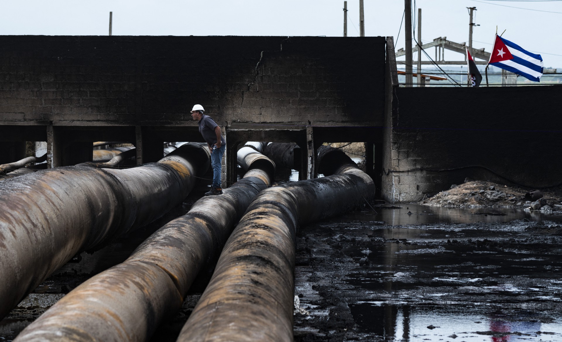 Cuba se despede das vítimas de incêndio em tanques de petróleo - YAMIL LAGE / AFP