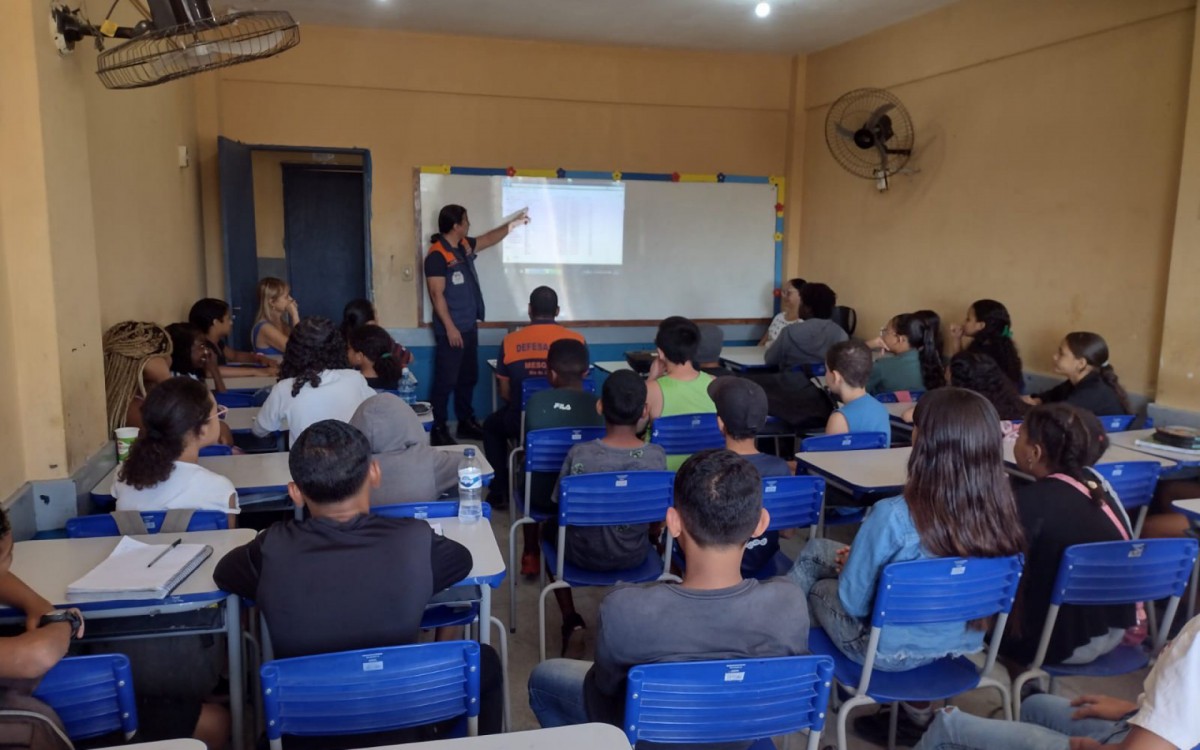 Escola Municipal Vereador Am&eacute;rico dos Santos recebe capacita&ccedil;&atilde;o da Defesa Civil