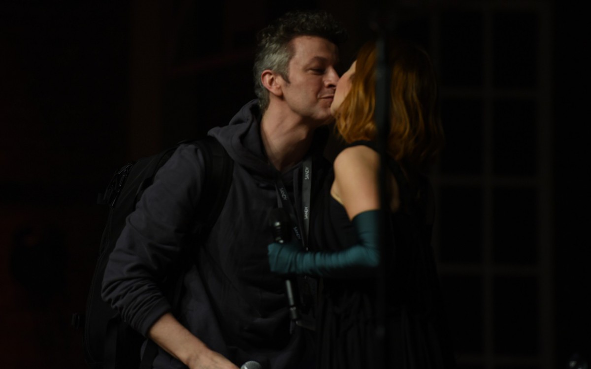 Sandy recebe o marido, Lucas Lima, no palco de sua nova turn&ecirc;