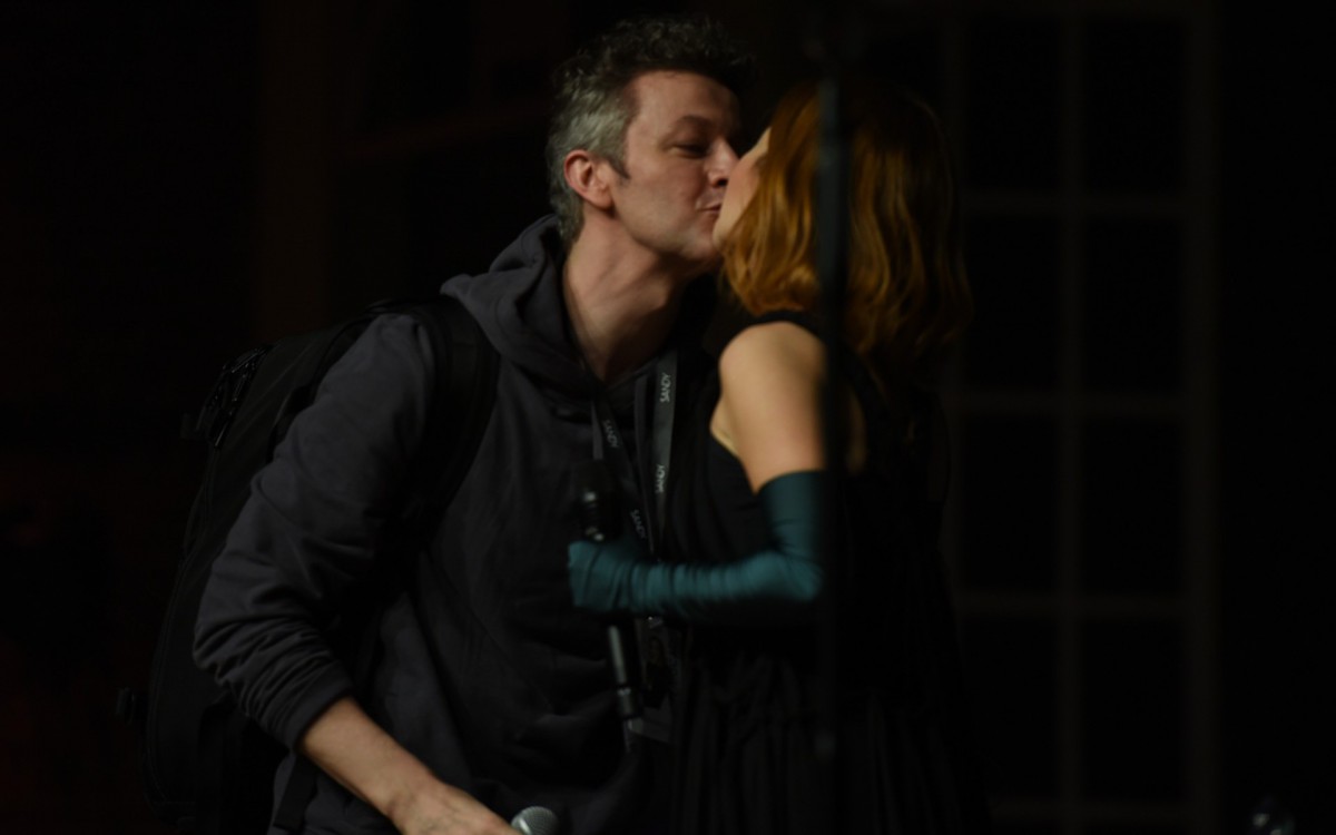 Sandy recebe o marido, Lucas Lima, no palco de sua nova turn&ecirc;