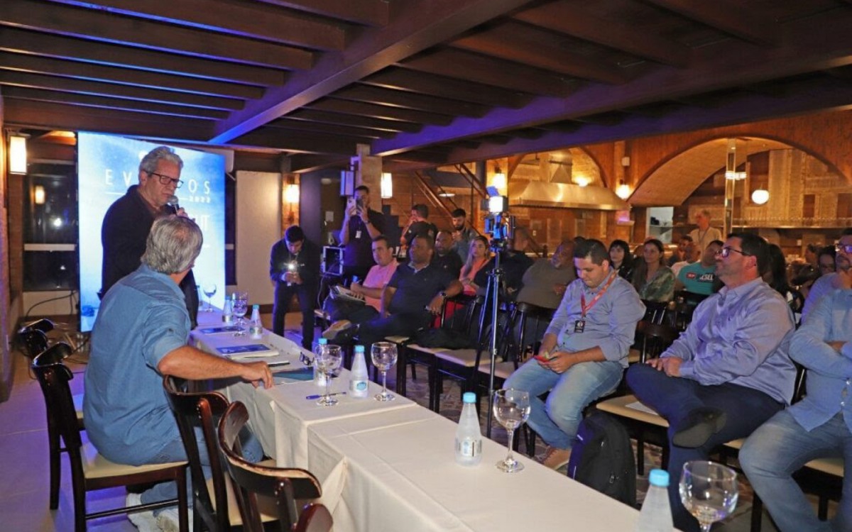 Coletiva de imprensa em B&uacute;zios