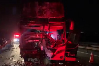 Ônibus com torcedores do Flamengo sofre acidente no retorno do Paraná ao Rio