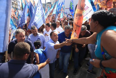 Em Caxias, Rodrigo Neves conversa sobre emprego e renda