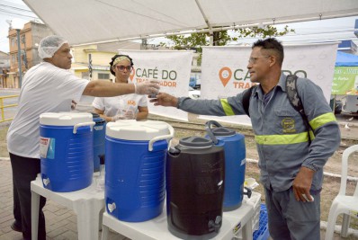 ‘Café do Trabalhador’ garante primeira refeição em Barra Mansa
