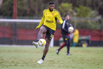Em alta no Flamengo, Rodinei estaria perto de acertar com o Atlético-MG
