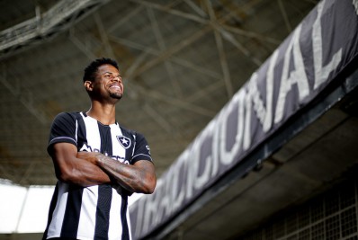 Destaque na várzea e fase artilheira: a trajetória de Júnior Santos, novo atacante do Botafogo