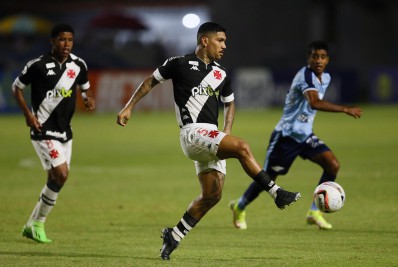 Derrota em Alagoas reduz chances de acesso do Vasco na Série B