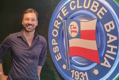 Clubes apoiam ex-goleiro após revelação de homossexualidade