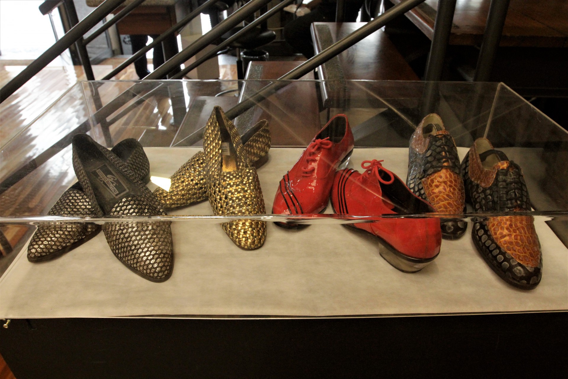 Um dos itens do acervo s&atilde;o os sapatos usados por Cauby Peixoto durante suas apresenta&ccedil;&otilde;es - Marcos Porto/Ag&ecirc;ncia O Dia