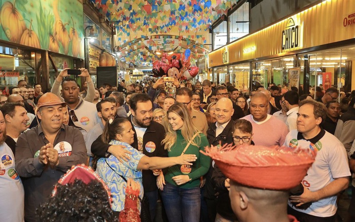 Cl&aacute;udio Castro visita Feira de S&atilde;o Crist&oacute;v&atilde;o