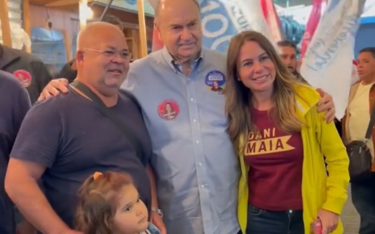 Cesar Maia e sua filha, Dani Maia, passeiam pela Feira de S&atilde;o Crist&oacute;v&atilde;o